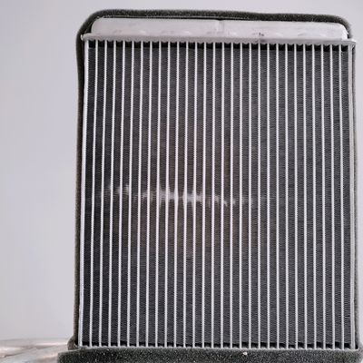 SAIC MAXUS 전면 난방 물 탱크 V80 자동차 부품 OEM C00056177 V80 픽업용 흰색