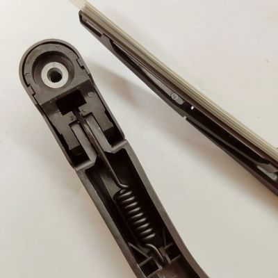 0.3kg JAC J3 자동차 OEM 번호 5611300U8030을 위한 검은색 후면 와이퍼 팔과 시트 조립