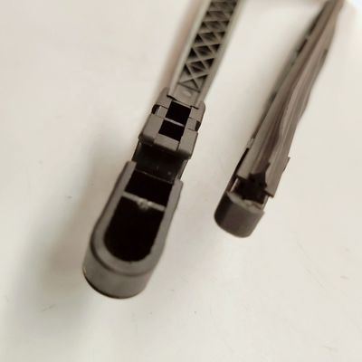 0.3kg JAC J3 자동차 OEM 번호 5611300U8030을 위한 검은색 후면 와이퍼 팔과 시트 조립